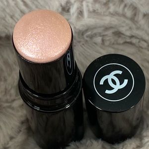 Chanel Baume Essential